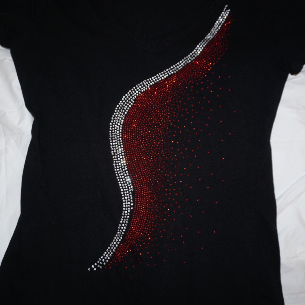 Bozzolo V-Neck Rhinestone Tee - Picture 4 of 10